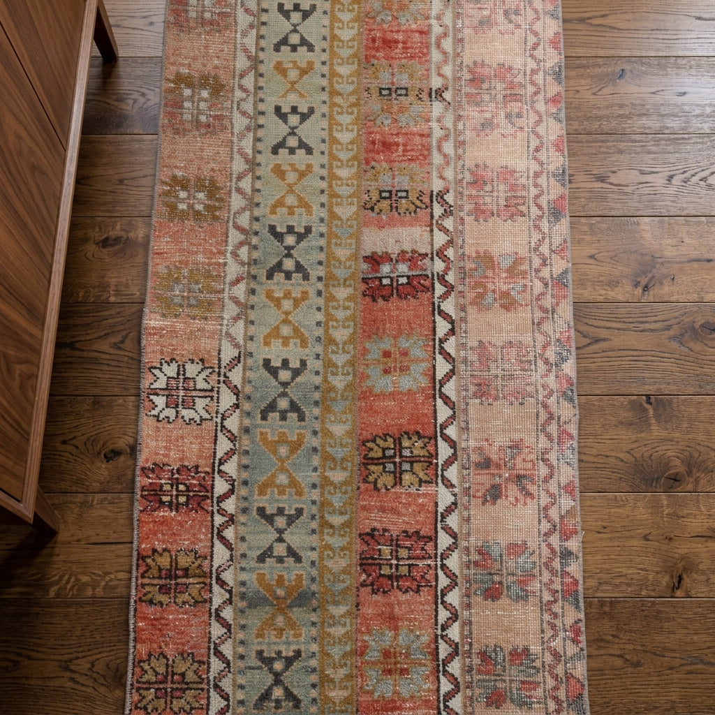 Patchwork pattern on the Lysinia vintage patchwork runner rug – handmade in Anatolia, Turkey