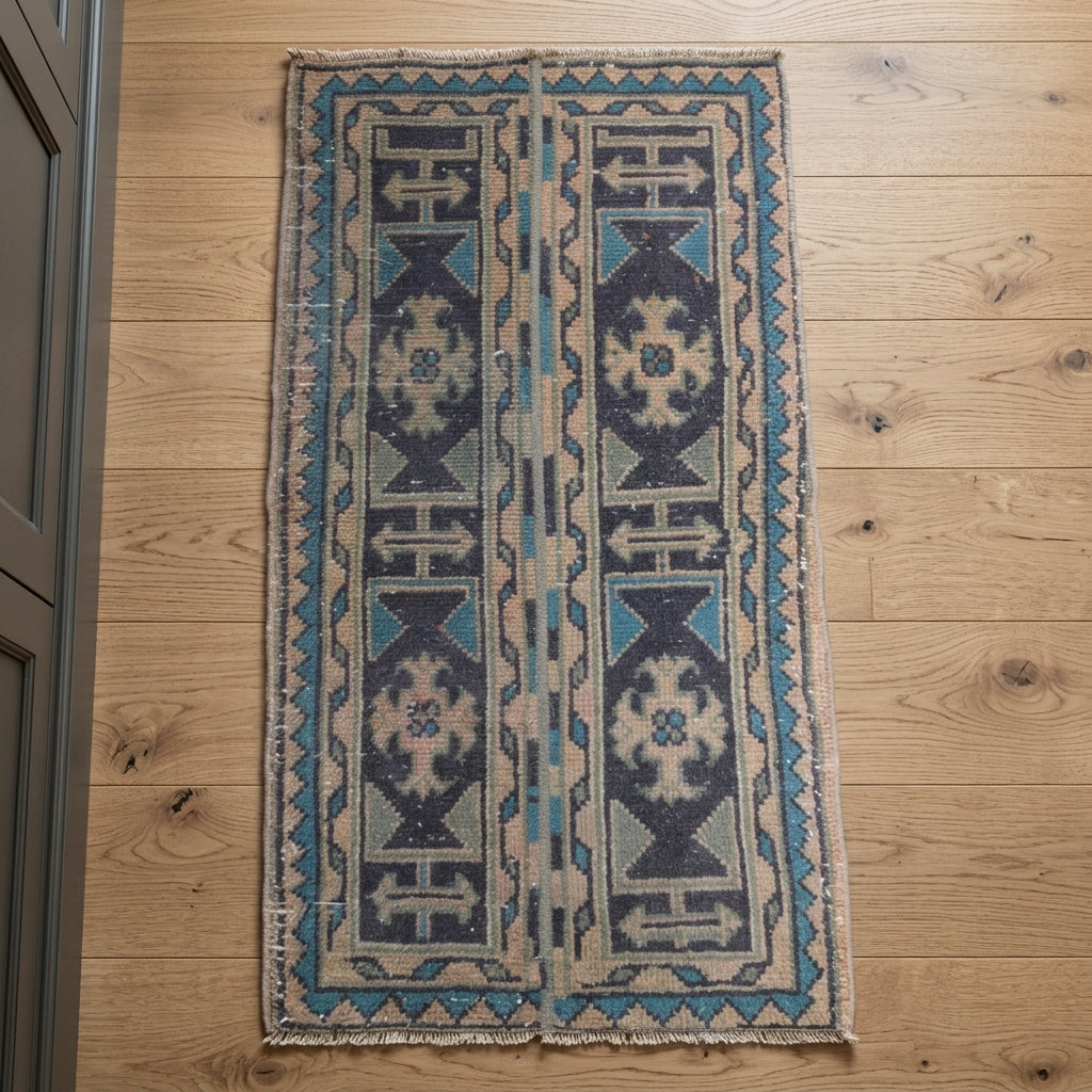 Patchwork pattern on the Leucothoe vintage patchwork runner rug – handmade in Anatolia, Turkey
