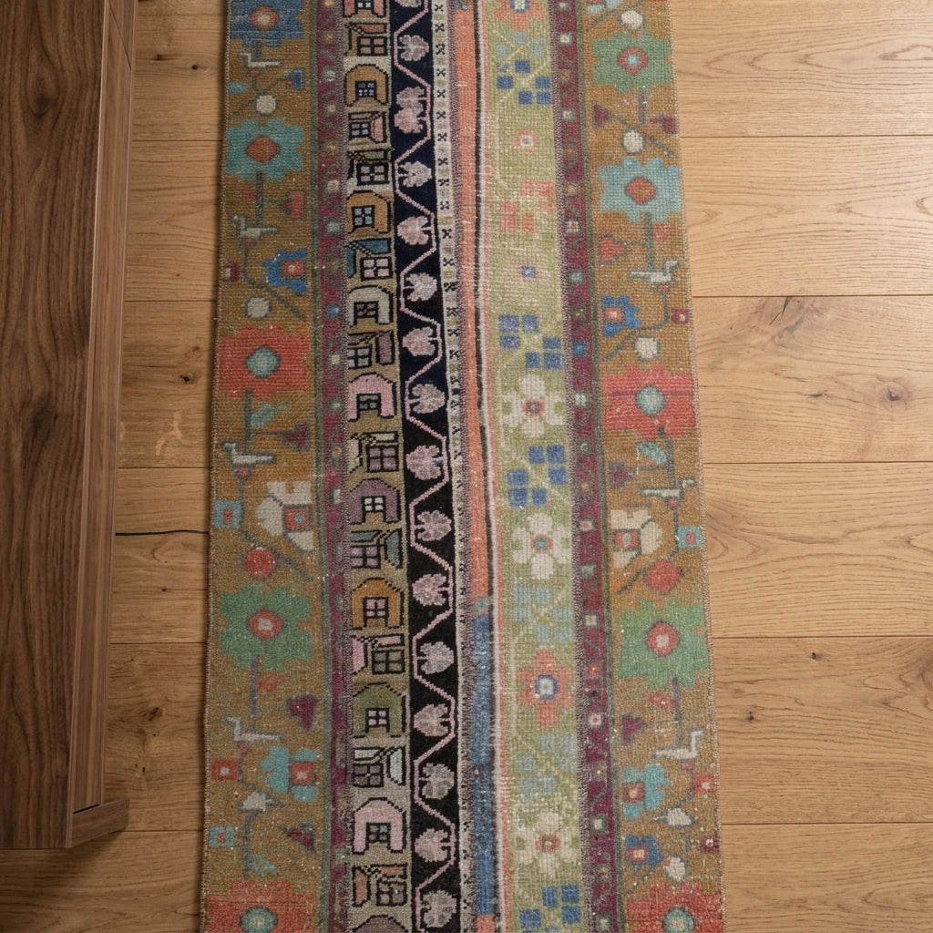 Patchwork pattern on the Leucolyra vintage patchwork runner rug – handmade in Anatolia, Turkey