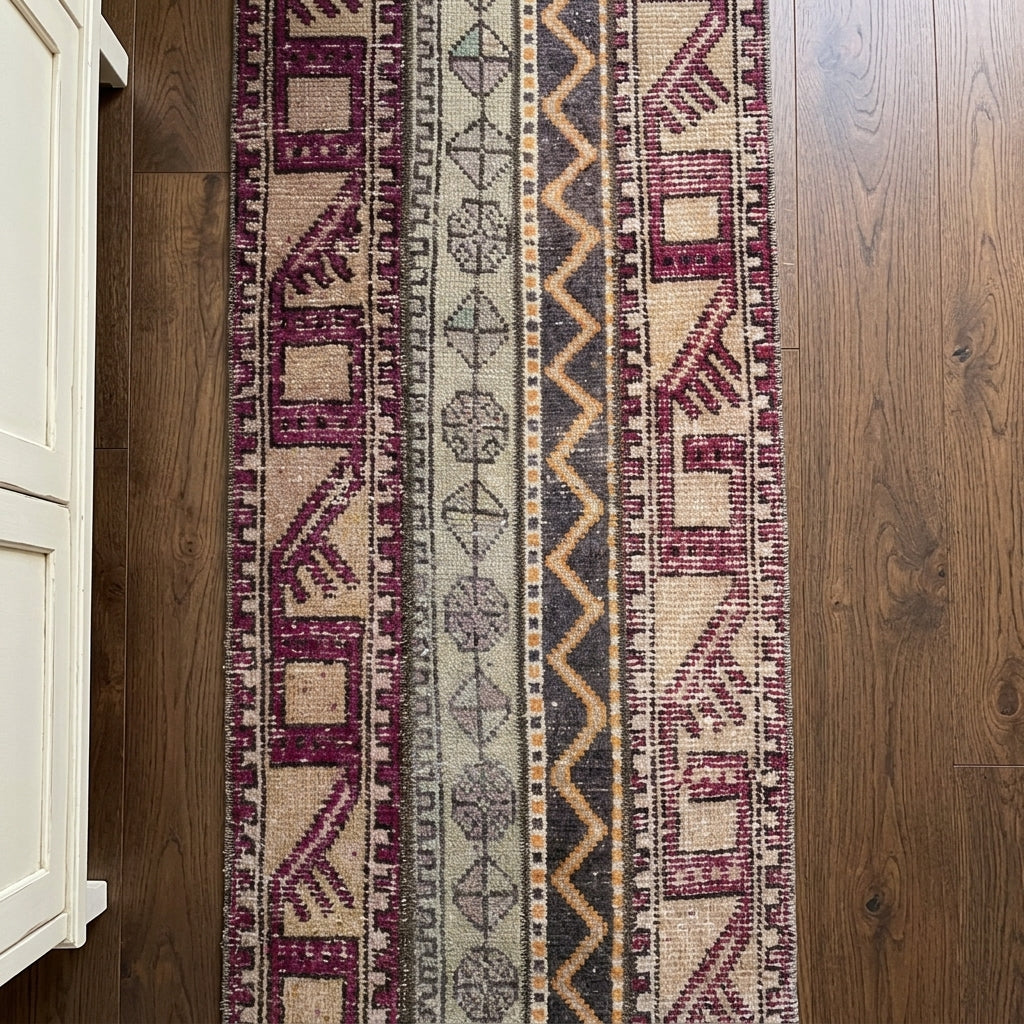 Oriental pattern on the Lamiya vintage patchwork area rug – handmade in Anatolia, Turkey