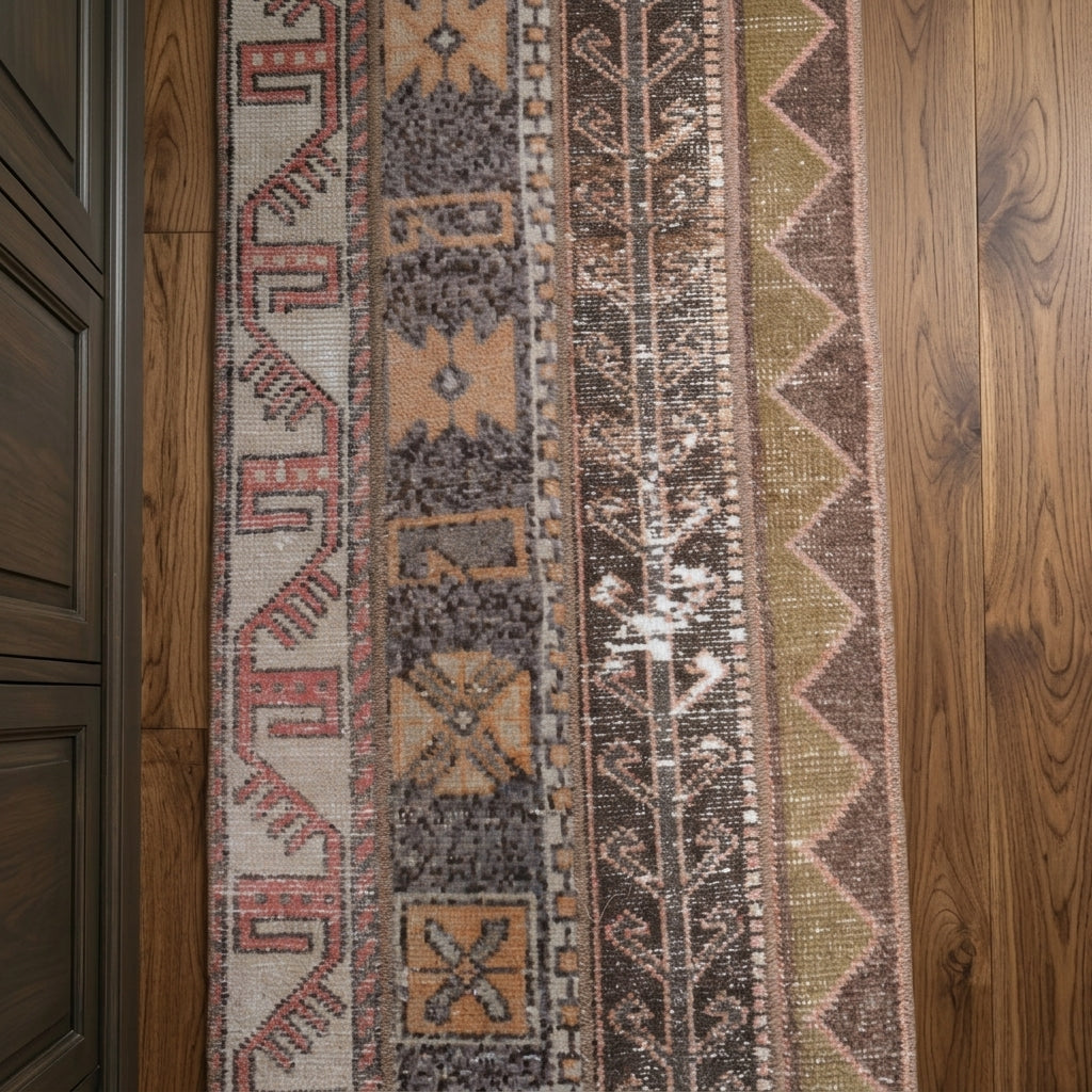 Ikat pattern on the Kydopnoe vintage patchwork area rug – handmade in Anatolia, Turkey