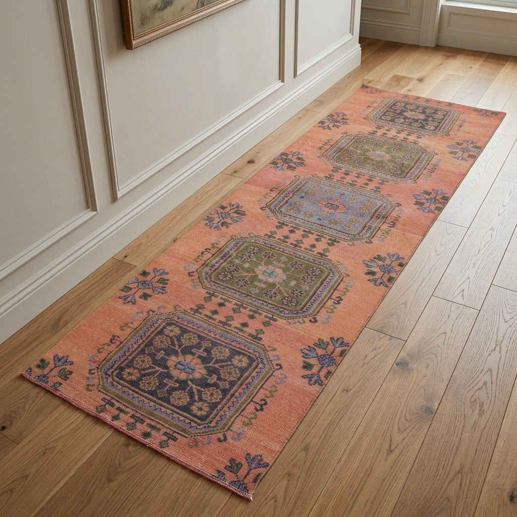 Floral pattern on the Kleolampe vintage runner rug – handmade in Anatolia, Turkey