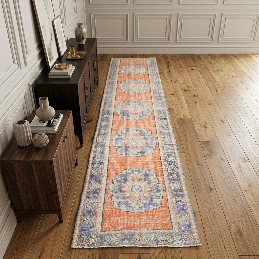 Oriental pattern on the Kelebekpare vintage runner rug – handmade in Anatolia, Turkey