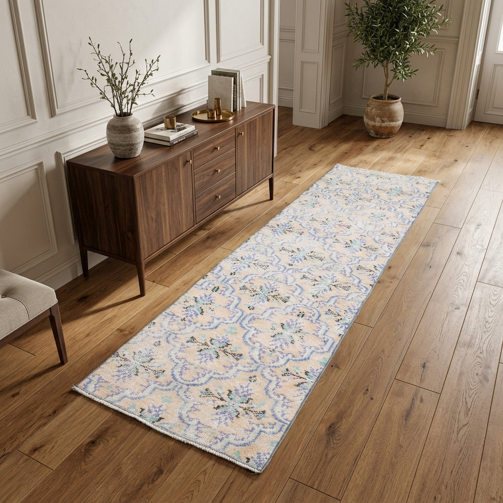 Floral pattern on the Fundahayat vintage runner rug – handmade in Anatolia, Turkey