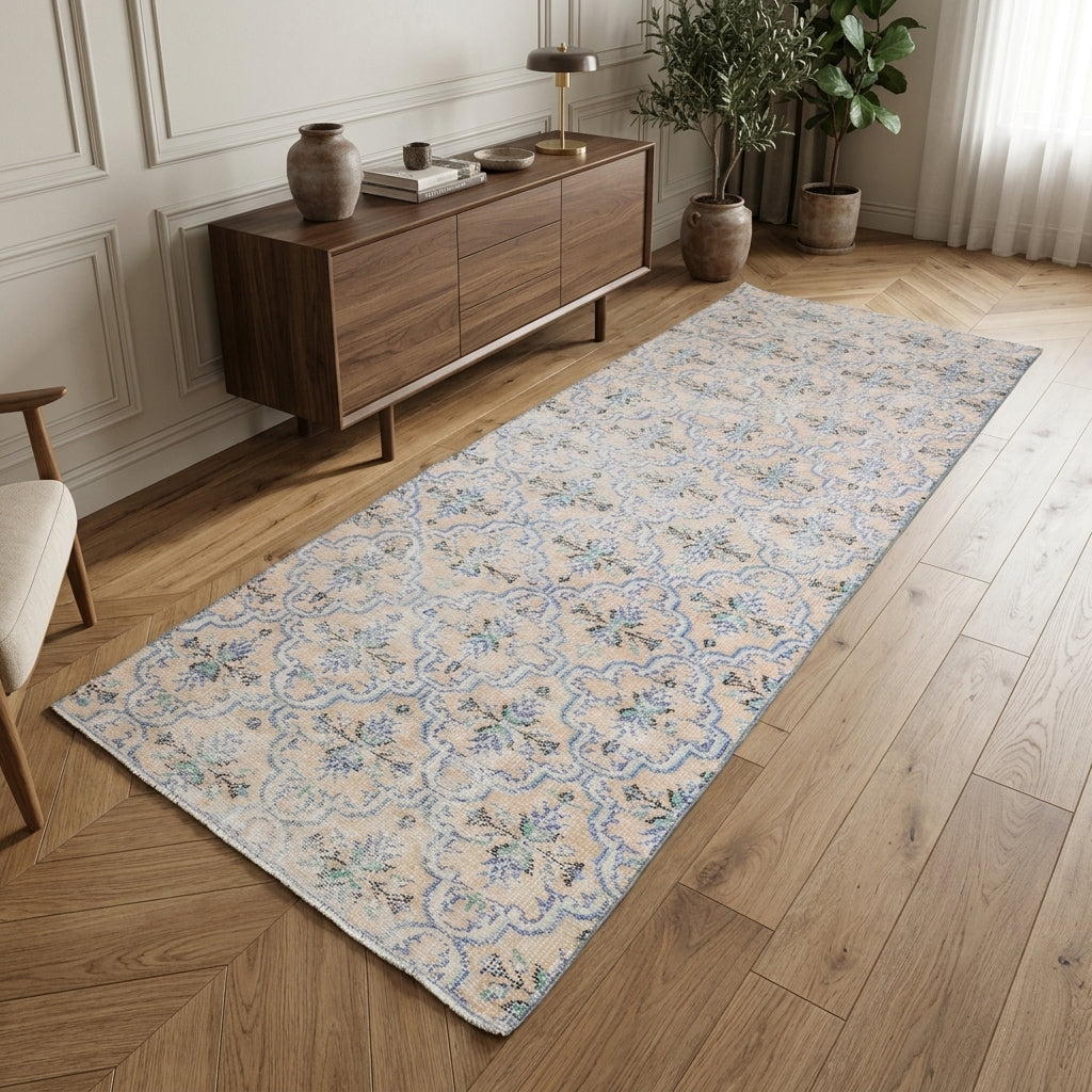 Ikat pattern on the Firuzperi vintage runner rug – handmade in Anatolia, Turkey