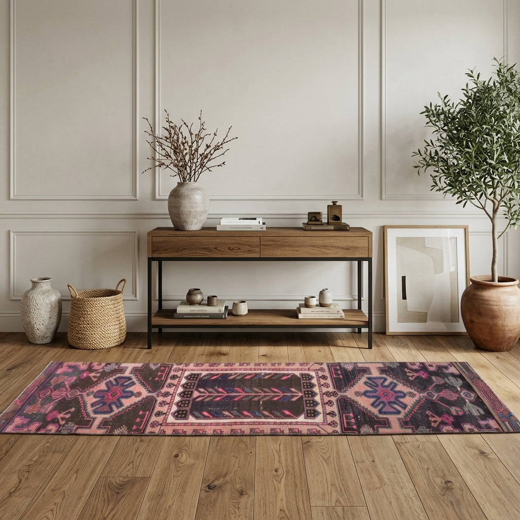 Oriental pattern on the Halophora vintage runner rug – handmade in Anatolia, Turkey