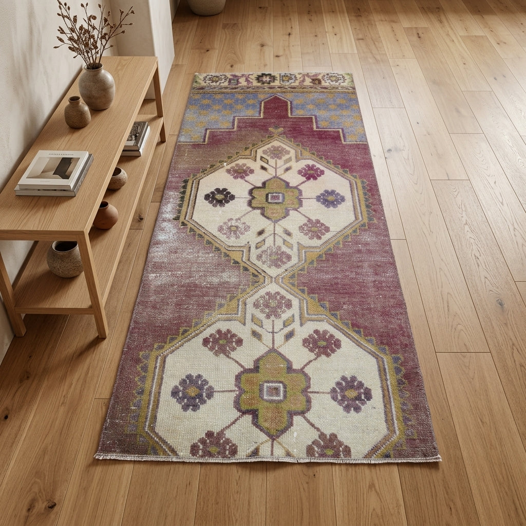 Oriental pattern on the Gokhayat vintage runner rug – handmade in Anatolia, Turkey