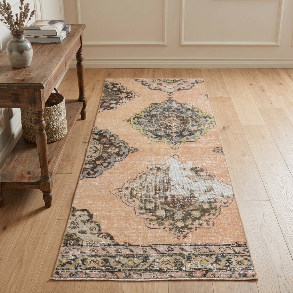 Oriental pattern on the Eupeleia vintage runner rug – handmade in Anatolia, Turkey