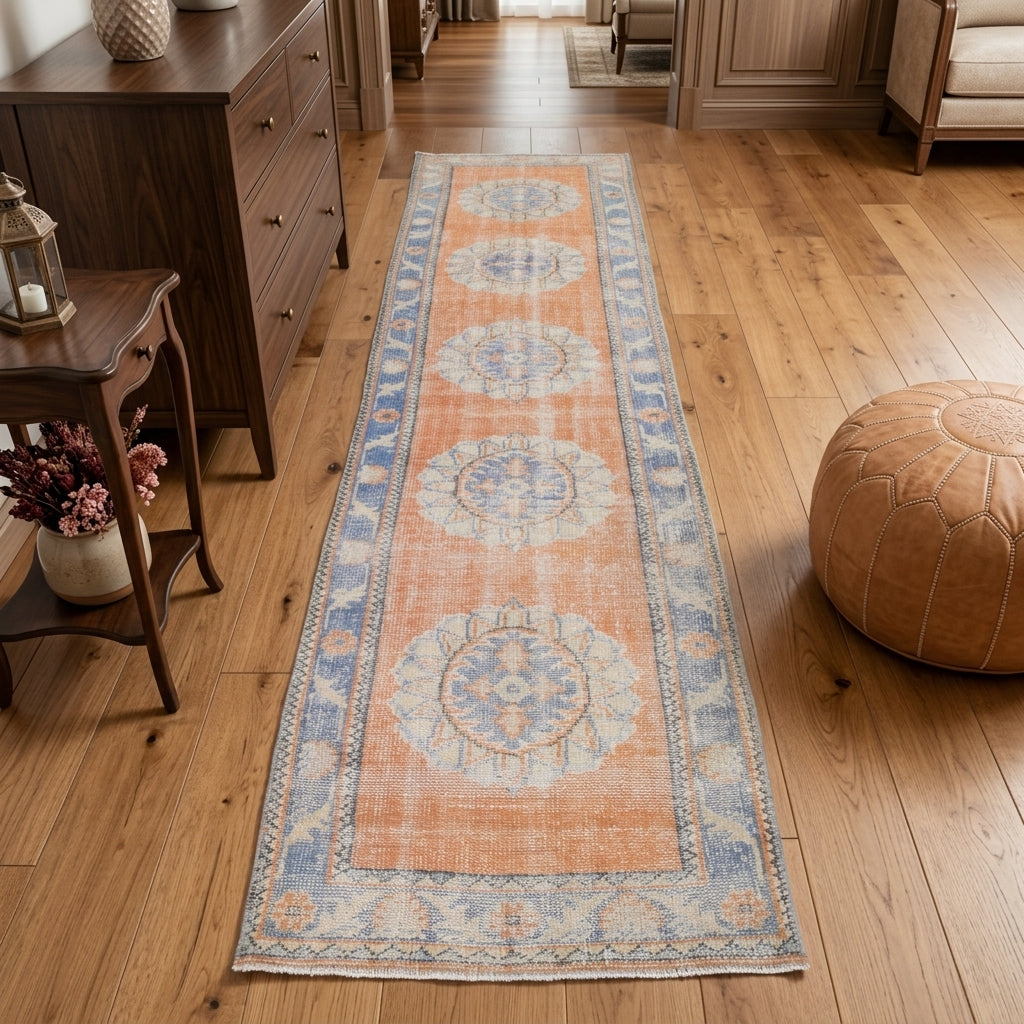 Oriental pattern on the Esenbike vintage runner rug – handmade in Anatolia, Turkey
