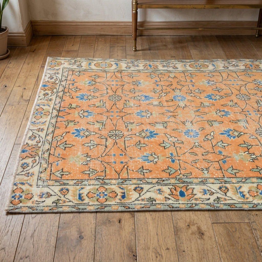 Floral pattern on the Fidan vintage area rug – handmade in Anatolia, Turkey