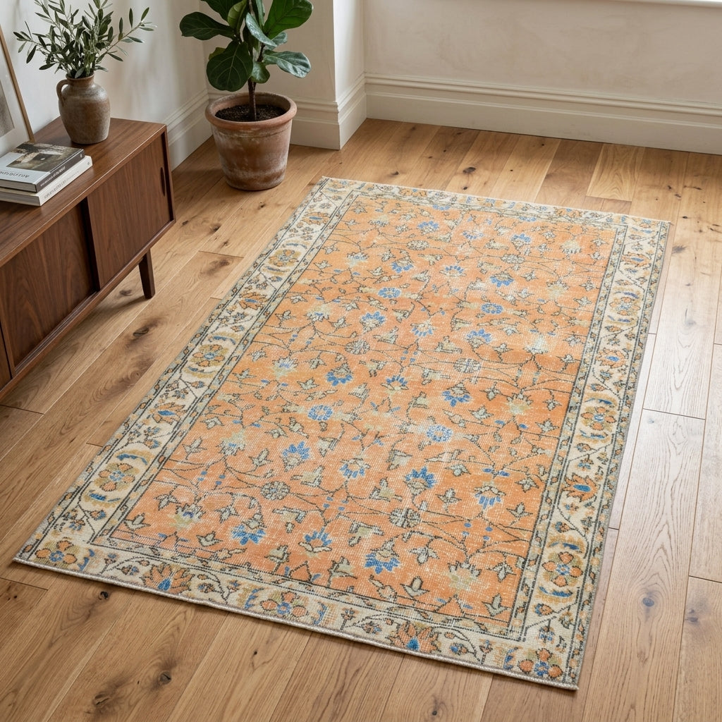 Floral pattern on the Fidan vintage area rug – handmade in Anatolia, Turkey
