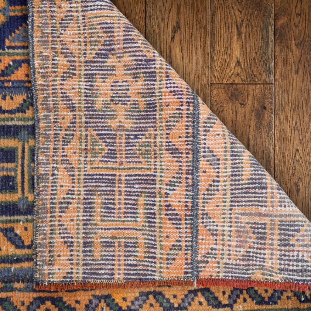 Ikat pattern on the Ilgingul vintage patchwork runner rug – handmade in Anatolia, Turkey