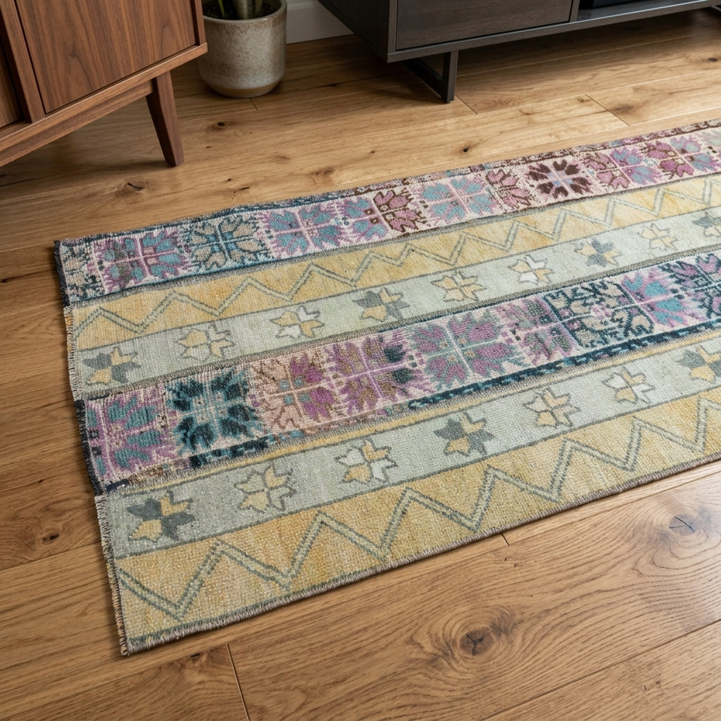 Ikat pattern on the Ilginefsan vintage patchwork runner rug – handmade in Anatolia, Turkey