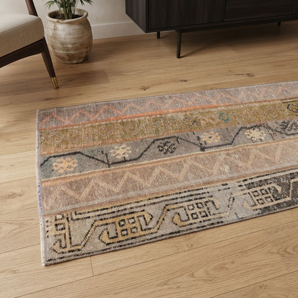 Tribal pattern on the Ianthemira vintage patchwork runner rug – handmade in Anatolia, Turkey