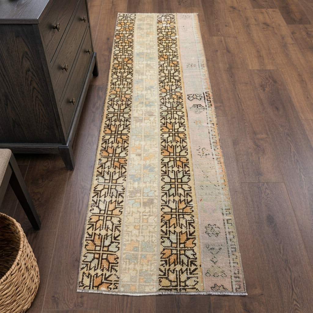 Ikat pattern on the Ilginyaz vintage patchwork runner rug – handmade in Anatolia, Turkey