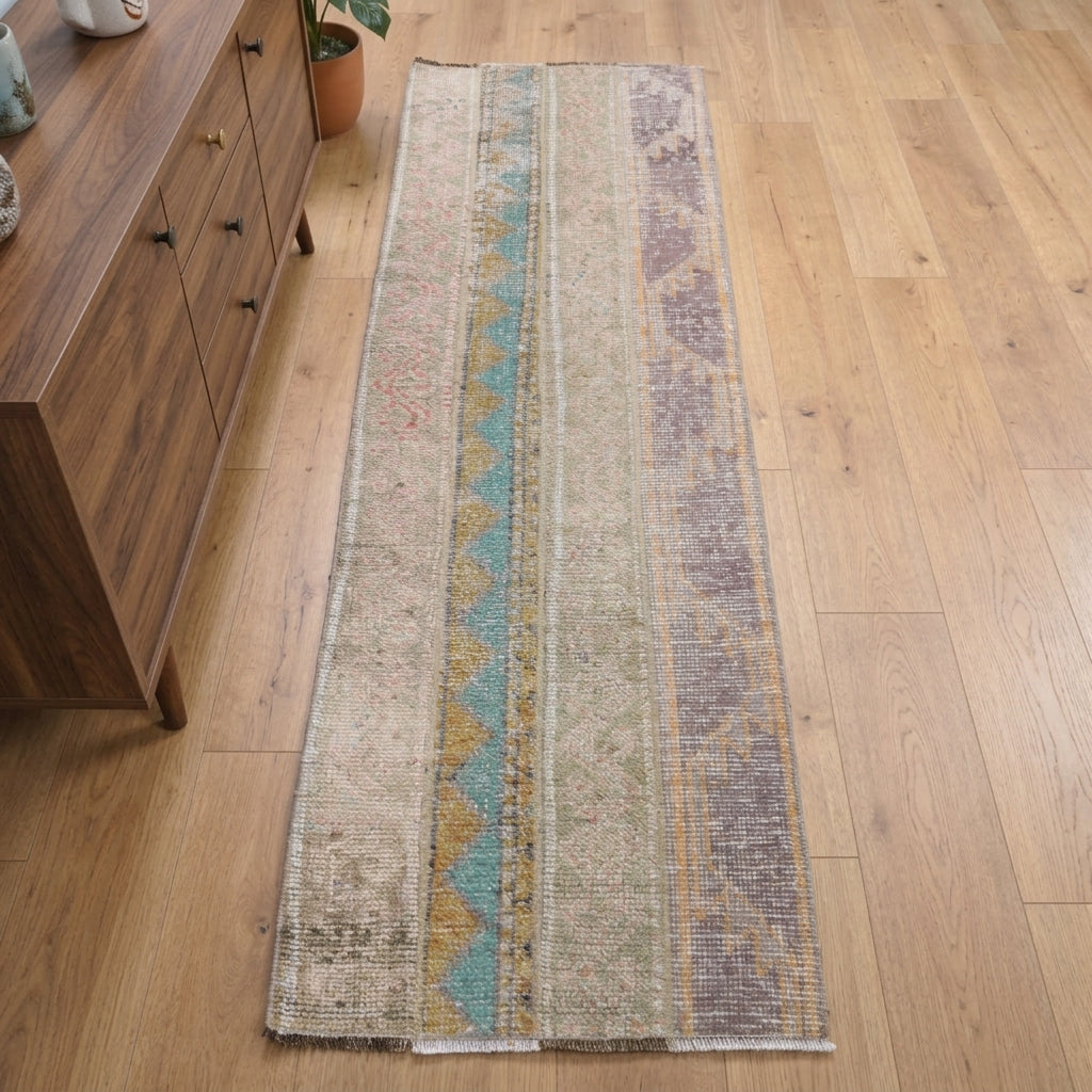 Tribal pattern on the Hosyarsu vintage patchwork runner rug – handmade in Anatolia, Turkey