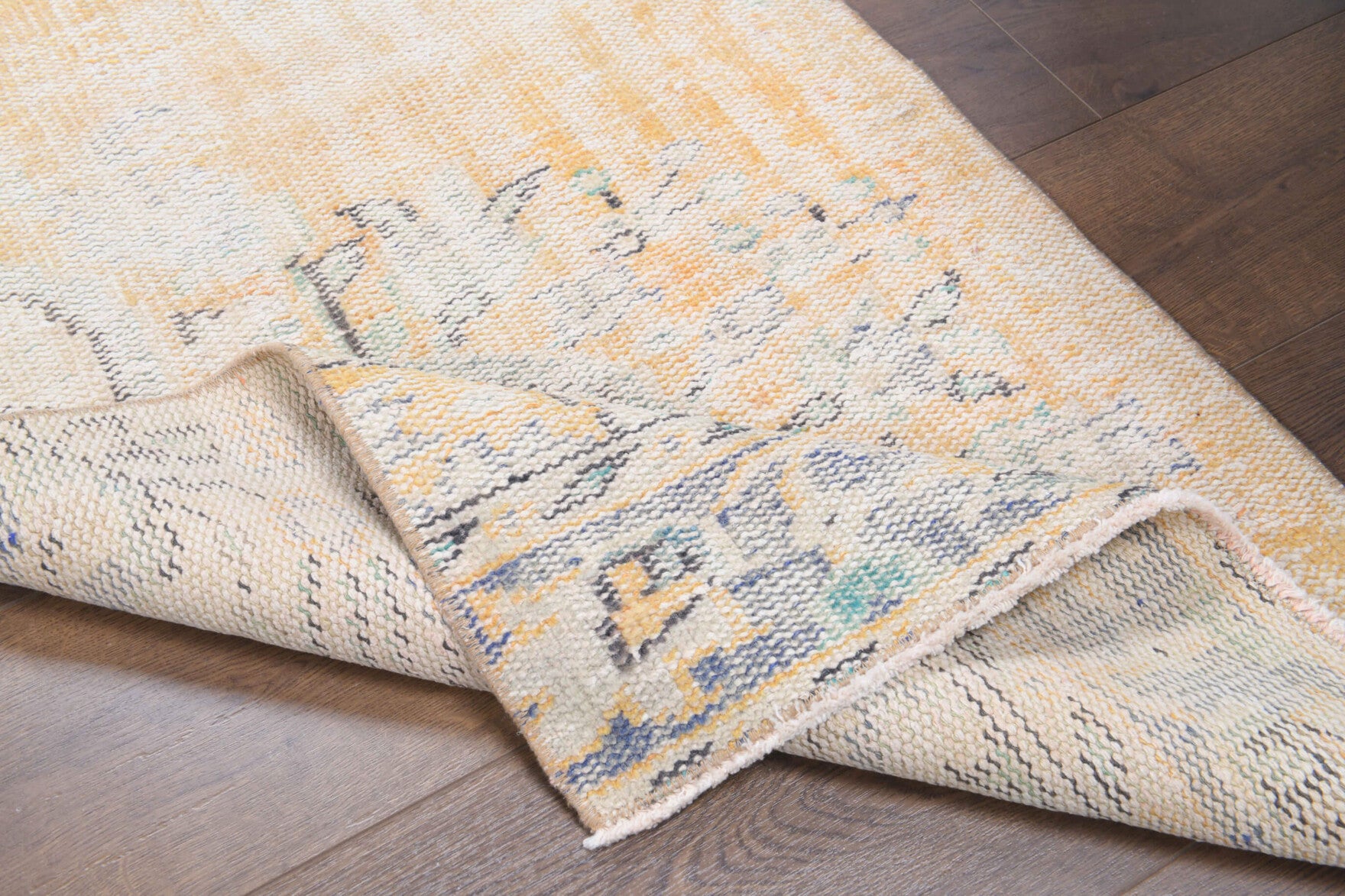 Phaenolyra – vintage floral runner for living room or hallway, 2'3" x 9'11" (69x301 cm)