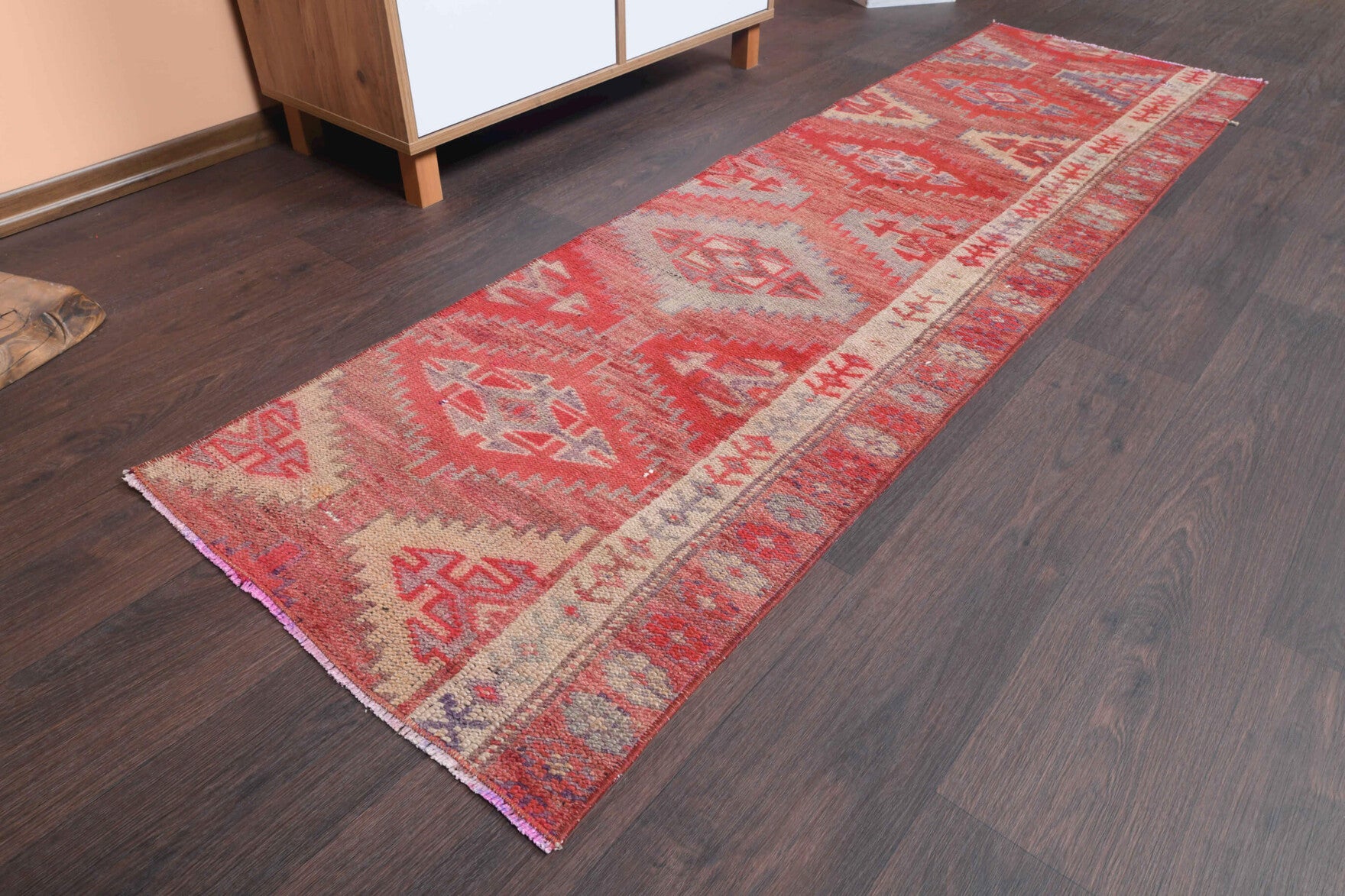 Oriental pattern on the Yildizdil vintage runner rug – handmade in Anatolia, Turkey