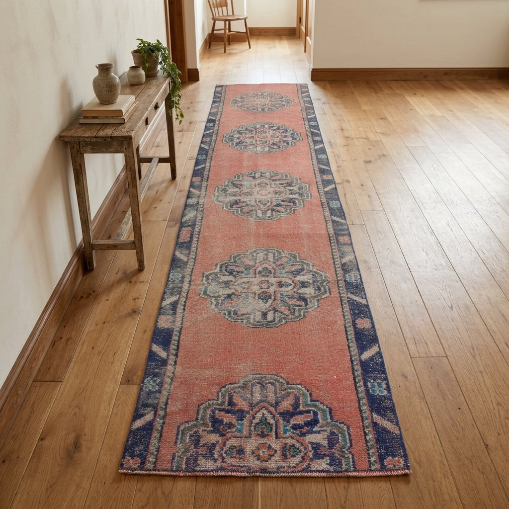 Tribal pattern on the Eleuthesthene vintage runner rug – handmade in Anatolia, Turkey