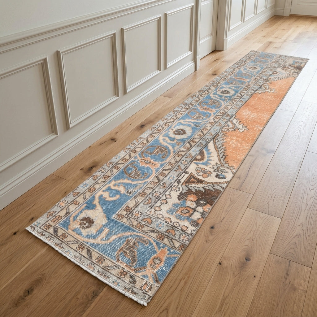 Oriental pattern on the Dilpare vintage runner rug – handmade in Anatolia, Turkey