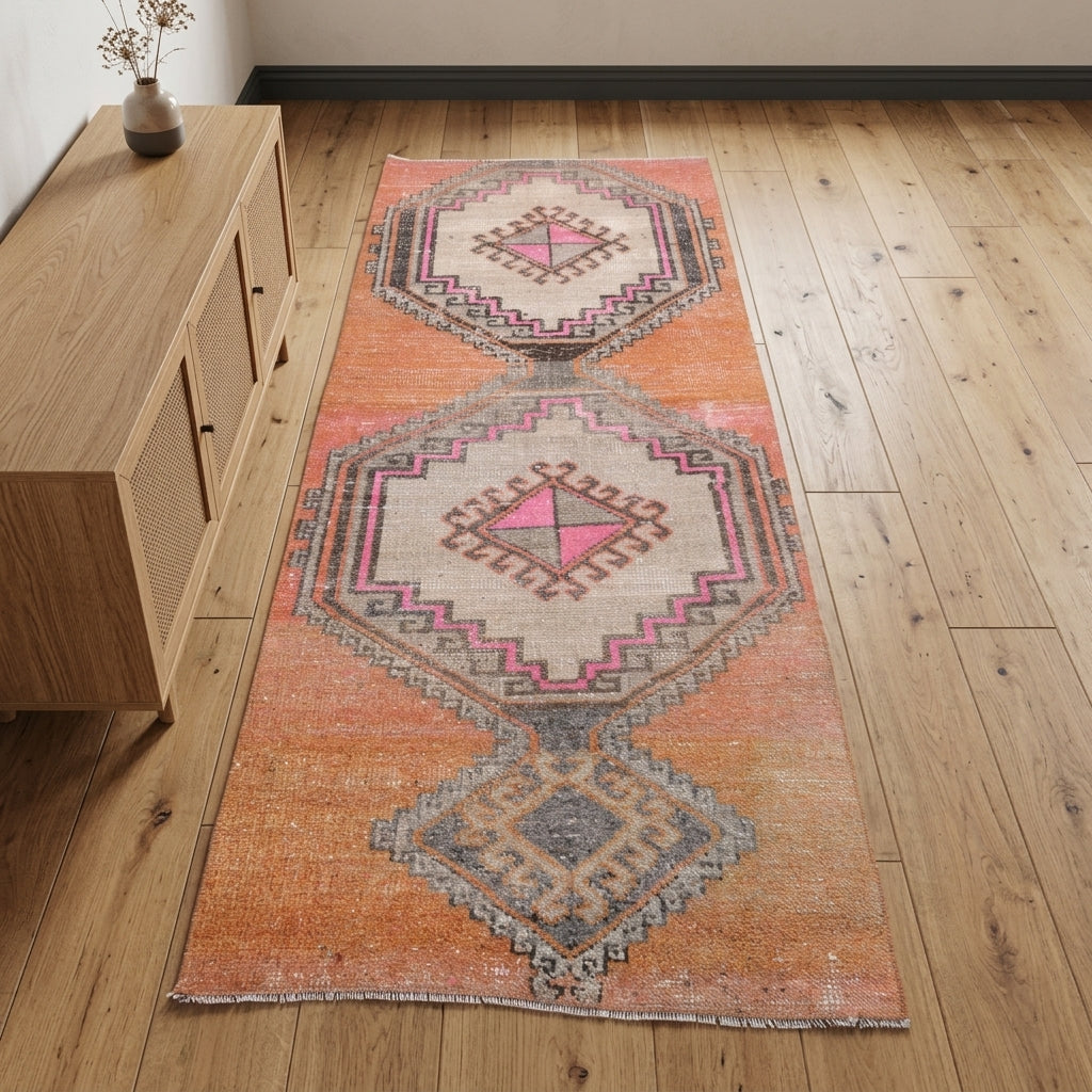 Oriental pattern on the Duruefsan vintage area rug – handmade in Anatolia, Turkey