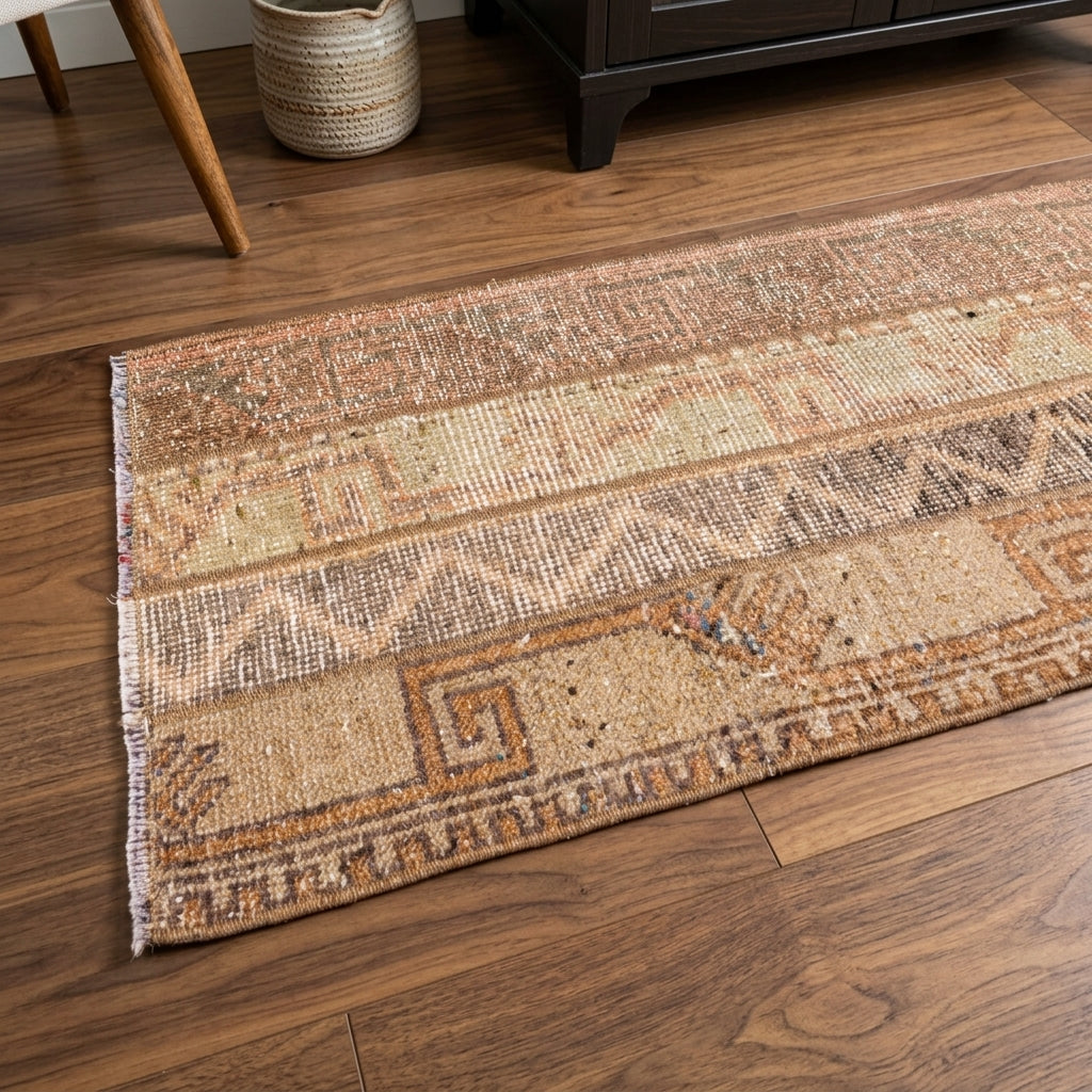 Ikat pattern on the Arykanda vintage patchwork runner rug – handmade in Anatolia, Turkey