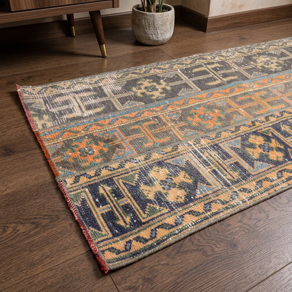 Ikat pattern on the Areteboule vintage patchwork runner rug – handmade in Anatolia, Turkey