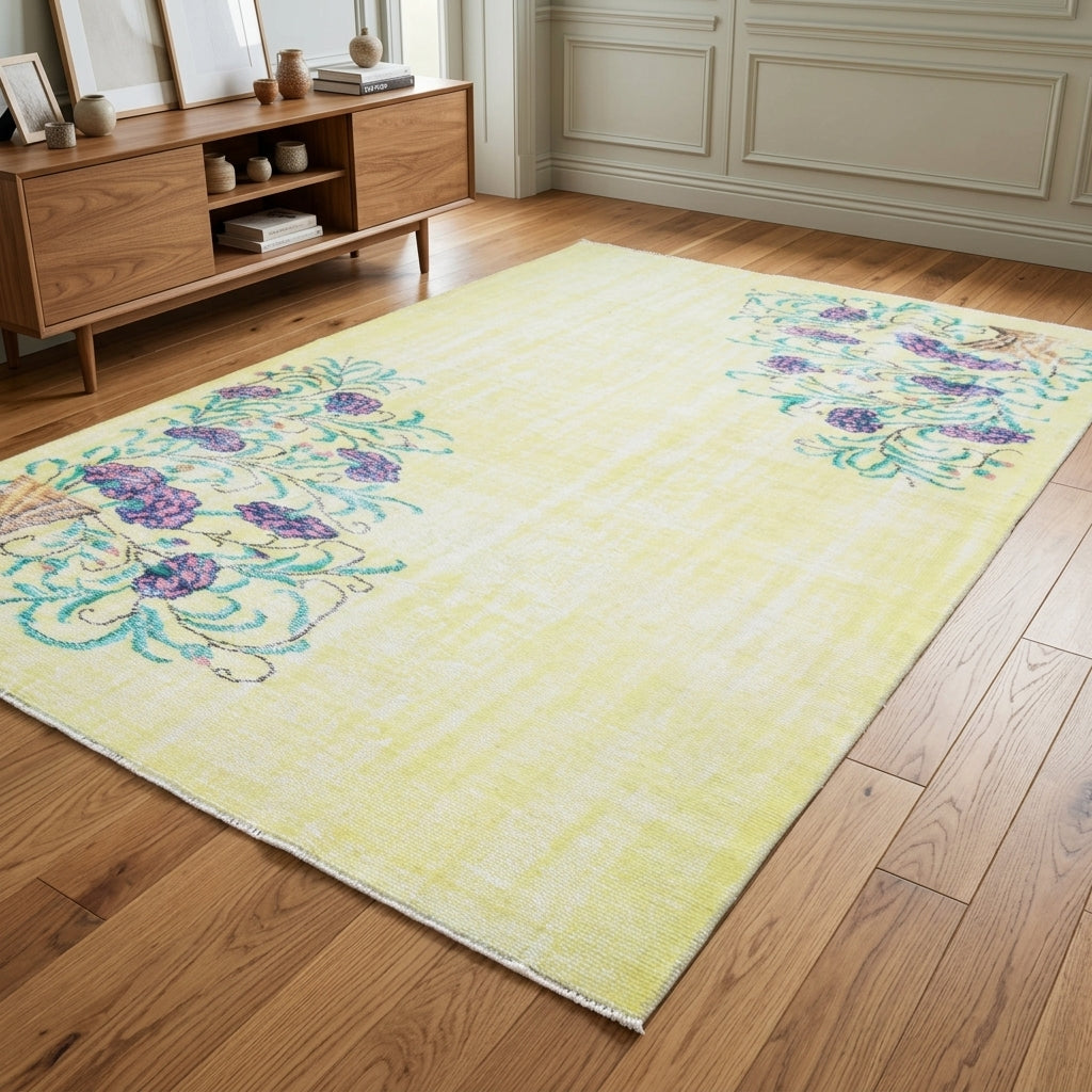 Floral pattern on the Ianthemeda vintage area rug – handmade in Anatolia, Turkey