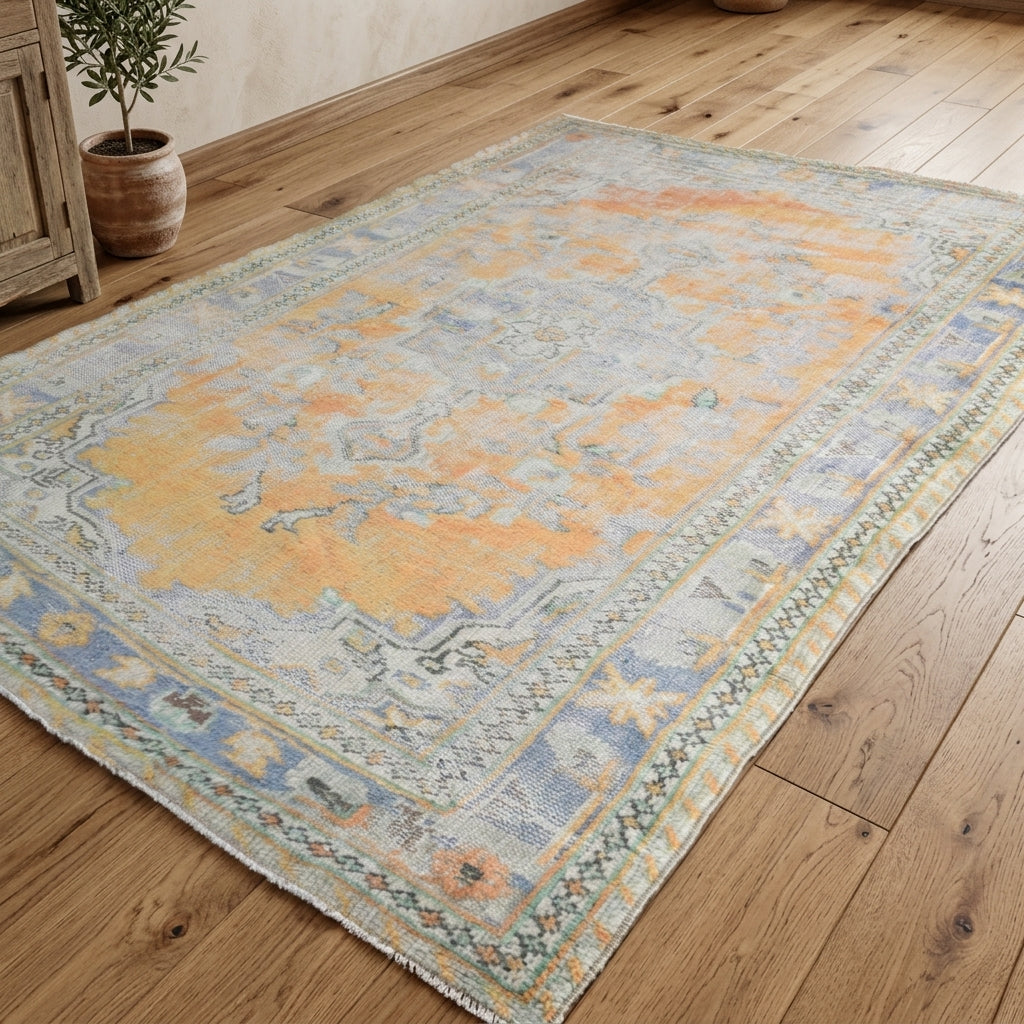 Oriental pattern on the Fundabahar vintage area rug – handmade in Anatolia, Turkey
