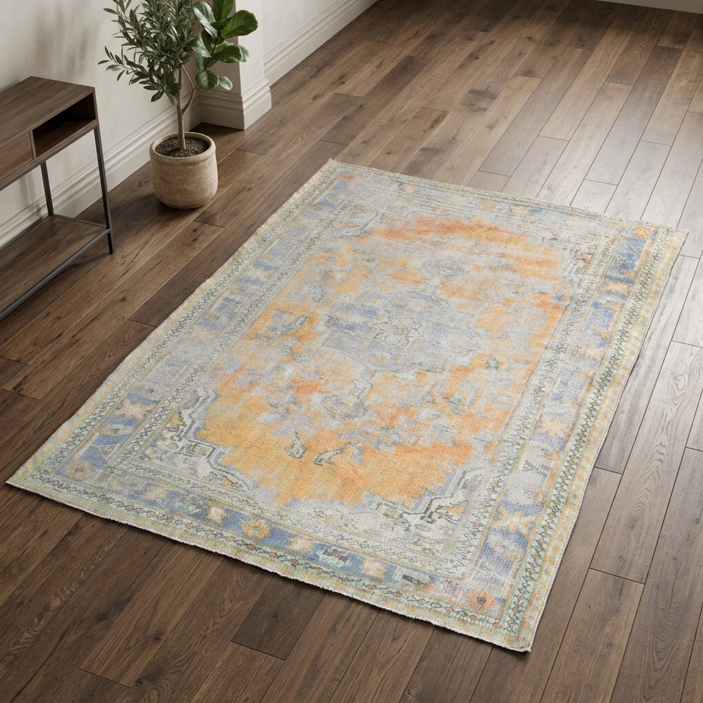 Oriental pattern on the Fundabahar vintage area rug – handmade in Anatolia, Turkey