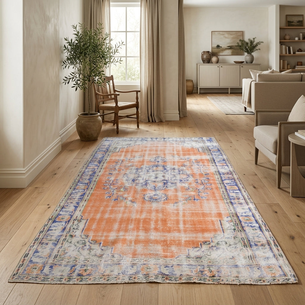 Oriental pattern on the Fulyanisin distressed vintage area rug – handmade in Anatolia, Turkey