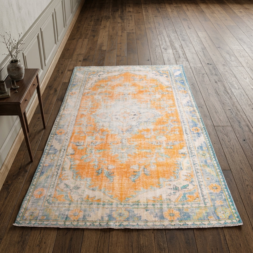Oriental pattern on the Firatnaz vintage area rug – handmade in Anatolia, Turkey