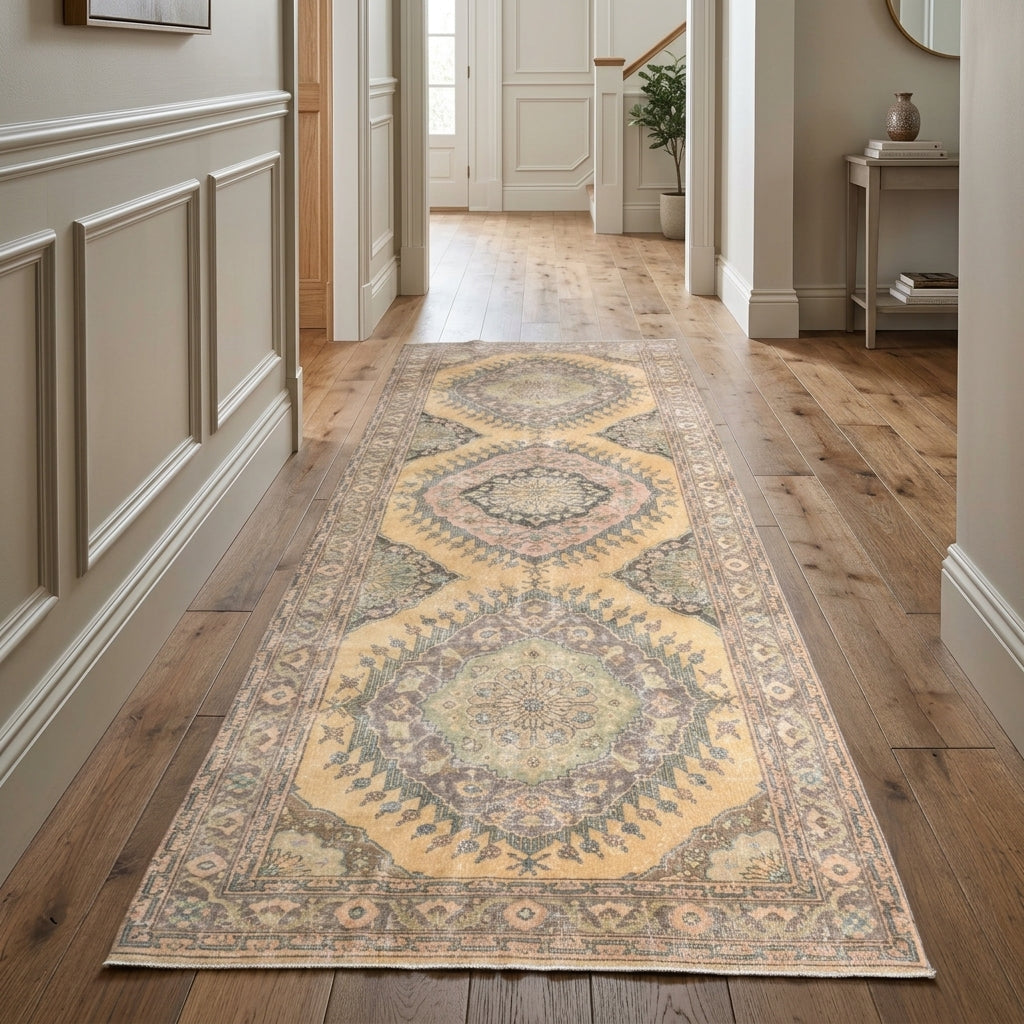 Oriental pattern on the Filizpezir vintage runner rug – handmade in Anatolia, Turkey