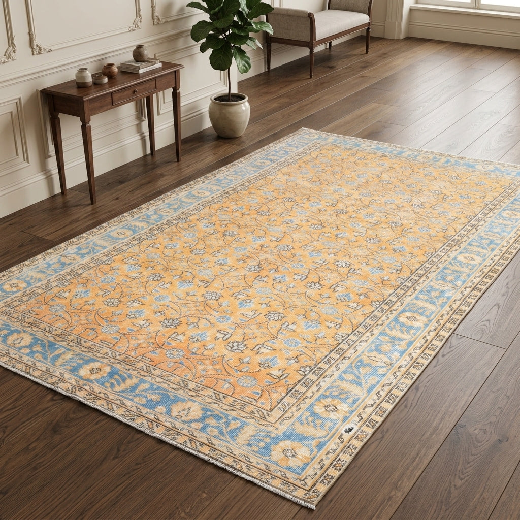 Floral pattern on the Esenperi vintage area rug – handmade in Anatolia, Turkey