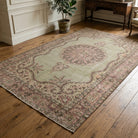 Oriental pattern on the Eos vintage area rug – handmade in Anatolia, Turkey