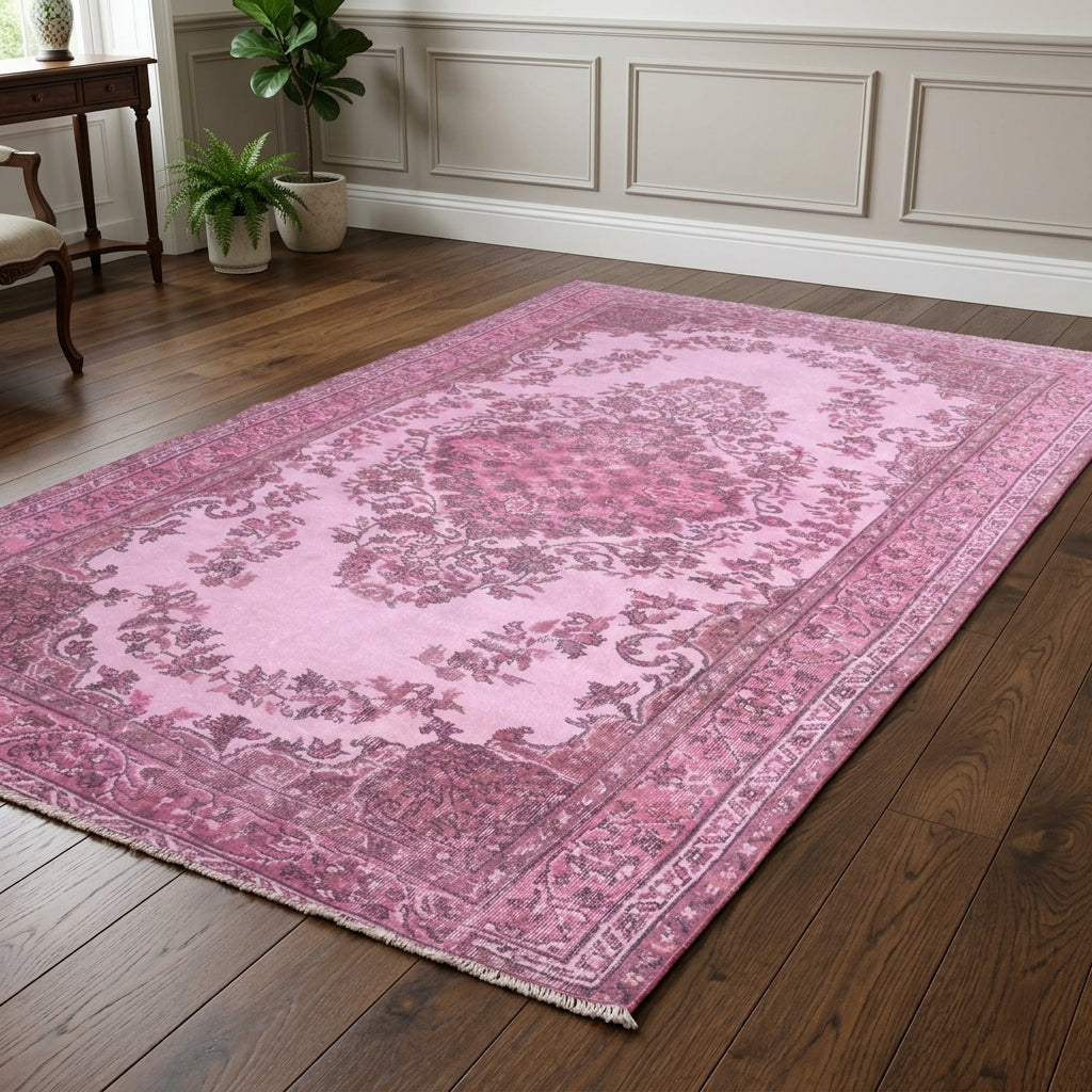 Oriental pattern on the Elmaspezir vintage area rug – handmade in Anatolia, Turkey