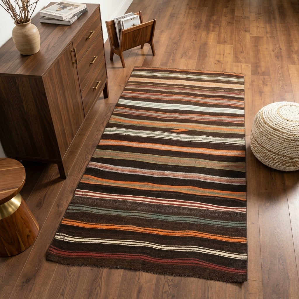 Striped pattern on the Cleodoxa vintage kilim rug – handwoven flatweave in Anatolia, Turkey