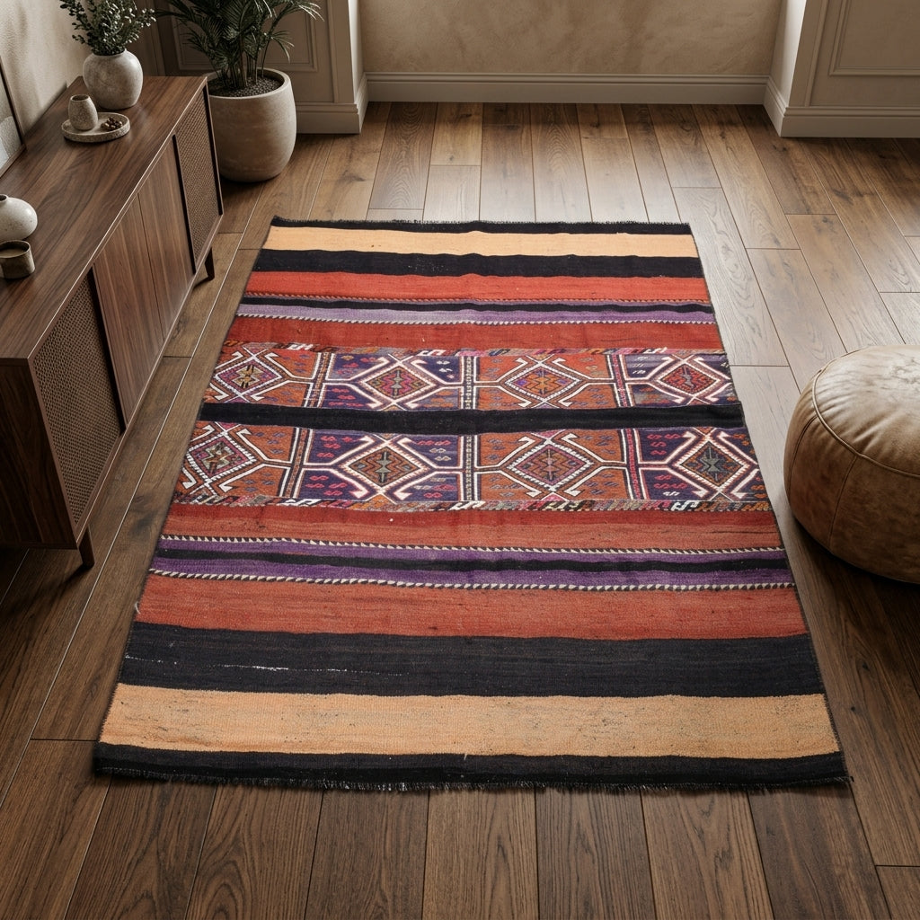 Pattern on the Ceydasever vintage kilim rug – handwoven flatweave in Anatolia, Turkey