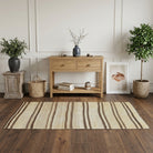 Striped pattern on the Yunaz vintage kilim rug – handwoven flatweave in Anatolia, Turkey