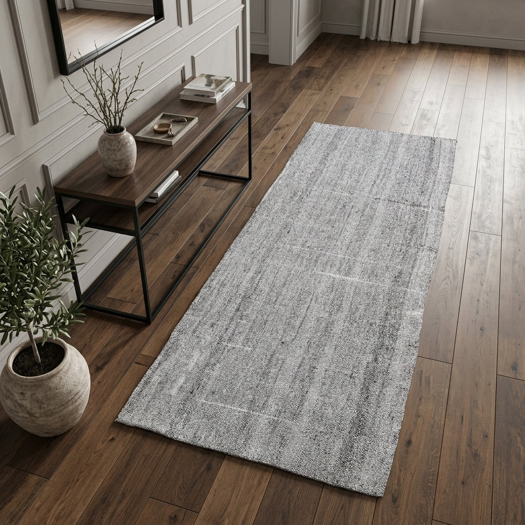 Solid pattern on the Xanthopa vintage kilim runner rug – handwoven flatweave in Anatolia, Turkey