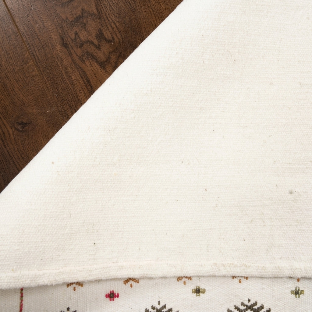Solid pattern on the Wurusemu vintage kilim runner rug – handwoven flatweave in Anatolia, Turkey
