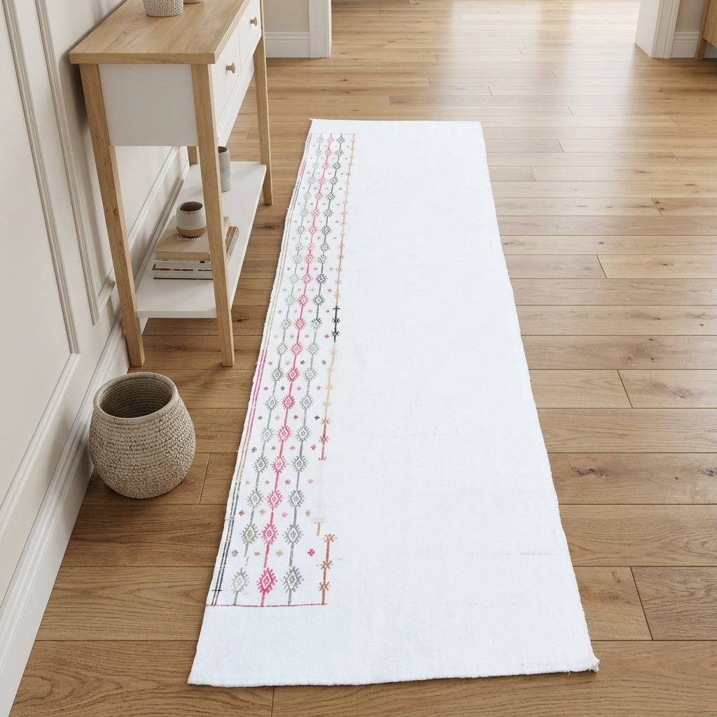 Solid pattern on the Wurusemu vintage kilim runner rug – handwoven flatweave in Anatolia, Turkey