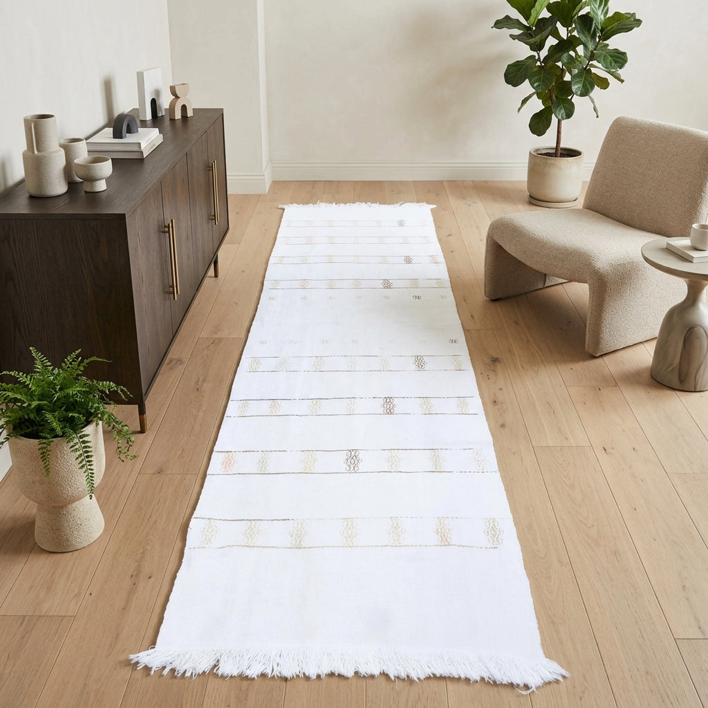 Pattern on the Tokat vintage kilim runner rug – handwoven flatweave in Anatolia, Turkey