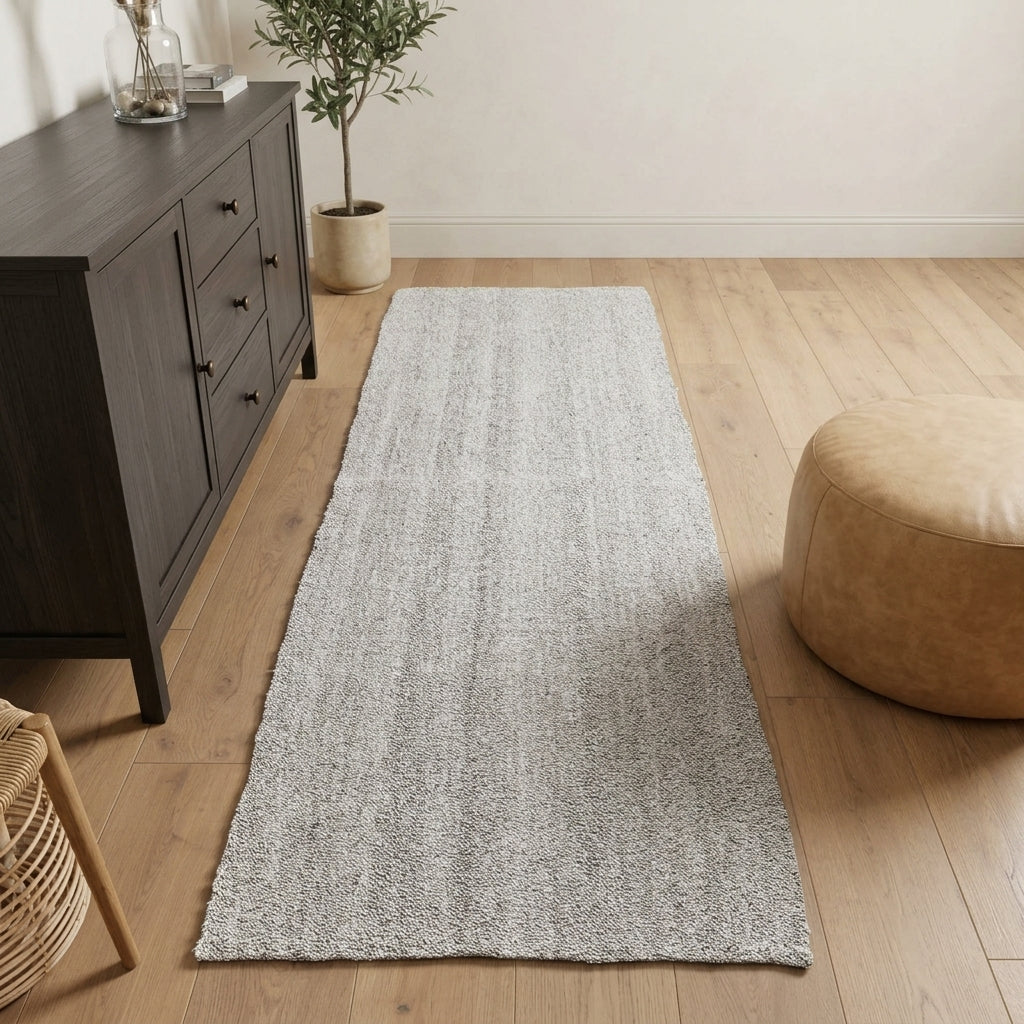 Solid pattern on the Theogena vintage kilim runner rug – handwoven flatweave in Anatolia, Turkey