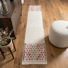 Oriental pattern on the Theippa vintage kilim runner rug – handwoven flatweave in Anatolia, Turkey