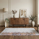 Striped pattern on the Takuhi vintage kilim runner rug – handwoven flatweave in Anatolia, Turkey