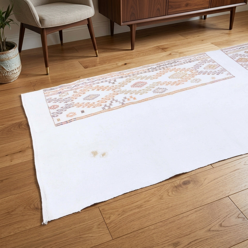 Solid pattern on the Tako vintage kilim runner rug – handwoven flatweave in Anatolia, Turkey