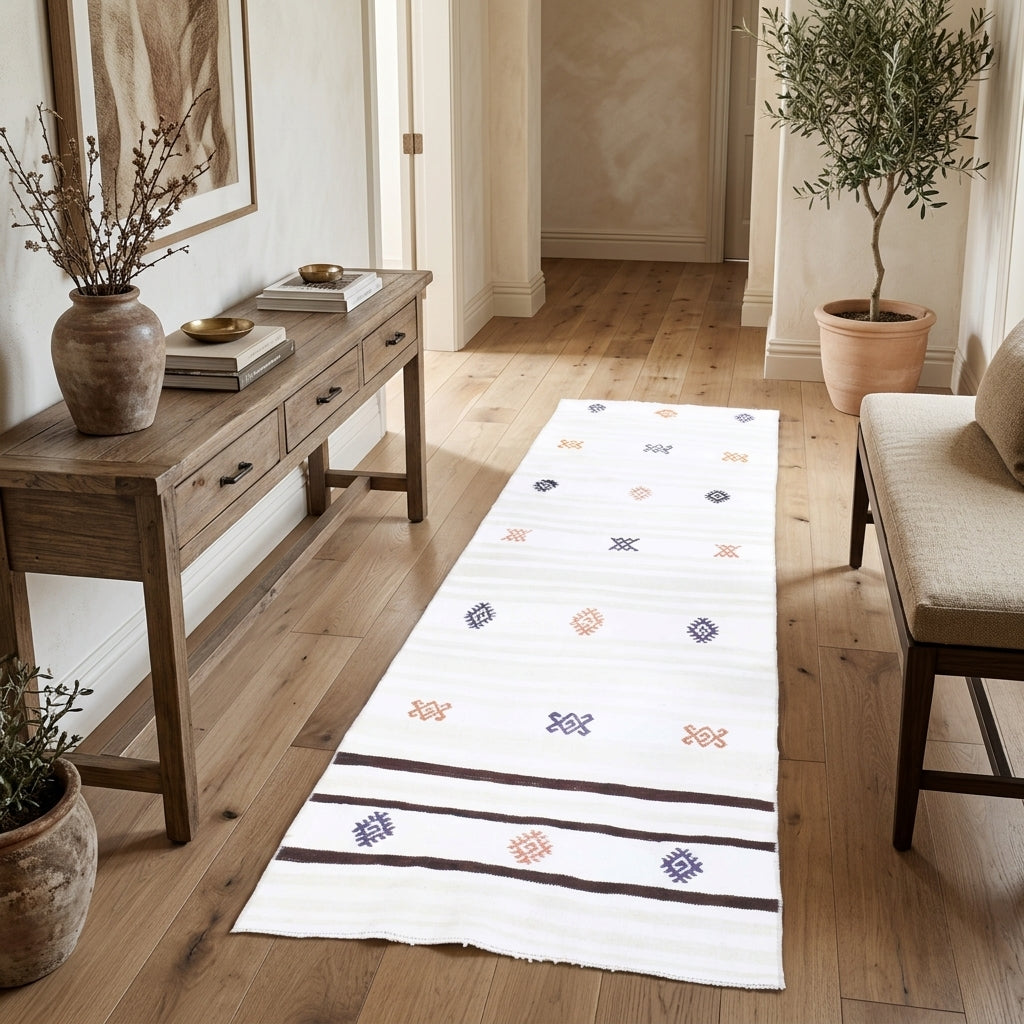 Solid pattern on the Stenophrosyne vintage kilim runner rug – handwoven flatweave in Anatolia, Turkey
