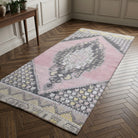 Oriental pattern on the Siderorhoe vintage area rug – handmade in Anatolia, Turkey