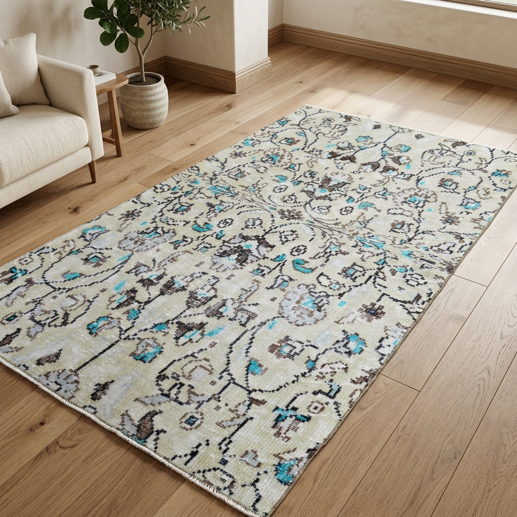 Floral pattern on the Cemileperver vintage area rug – handmade in Anatolia, Turkey